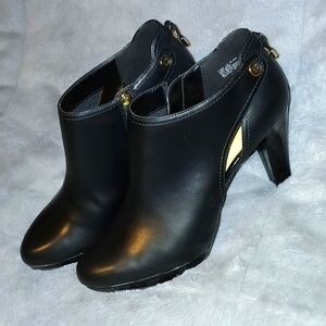 Liz Claiborne High Heel  Shoes..New 7.5